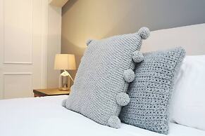 Stylish Apt next to Dean Village