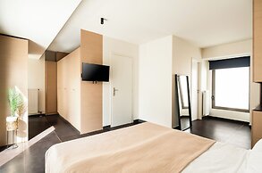 Elysee Apartments 9 B