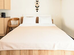 Elysee Apartments 9 B