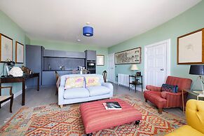 Inviting Flat near City Centre