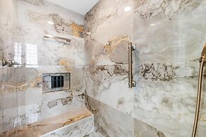 Grand 6BR Plantation Estate w/ Tennis & Pool