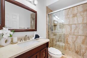 Grand 6BR Plantation Estate w/ Tennis & Pool