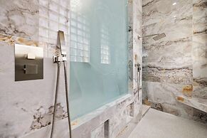 Grand 6BR Plantation Estate w/ Tennis & Pool