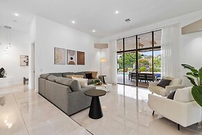 Grand 6BR Plantation Estate w/ Tennis & Pool