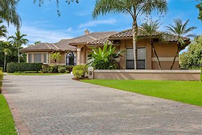 Grand 6BR Plantation Estate w/ Tennis & Pool