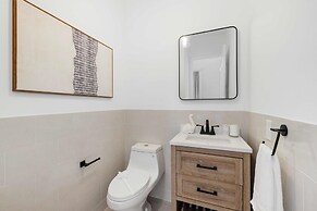 Grand 6BR Plantation Estate w/ Tennis & Pool