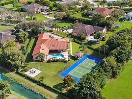 Grand 6BR Plantation Estate w/ Tennis & Pool