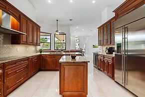 Grand 6BR Plantation Estate w/ Tennis & Pool