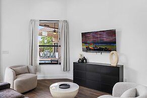 Grand 6BR Plantation Estate w/ Tennis & Pool