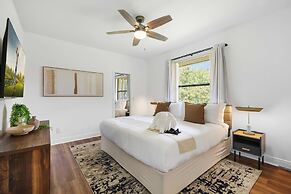 Grand 6BR Plantation Estate w/ Tennis & Pool