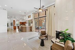 Grand 6BR Plantation Estate w/ Tennis & Pool