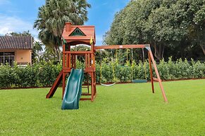 Grand 6BR Plantation Estate w/ Tennis & Pool