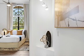 Grand 6BR Plantation Estate w/ Tennis & Pool