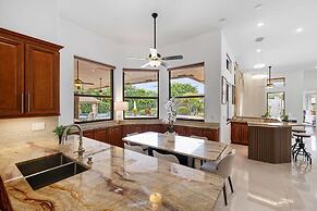 Grand 6BR Plantation Estate w/ Tennis & Pool