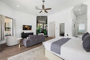 Grand 6BR Plantation Estate w/ Tennis & Pool