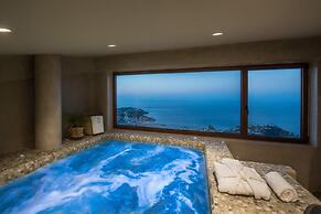 Villa Ouranos - Where the World Unfolds Before you