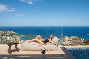 Villa Ouranos - Where the World Unfolds Before you