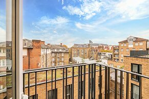 The Kings Residence - St Pancras - by Frankie Says