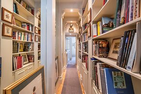 The Grand Old Boy - Marylebone - by Frankie Says