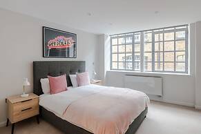 Circus of Colour - Farringdon - by Frankie Says