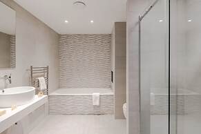 Circus of Colour - Farringdon - by Frankie Says