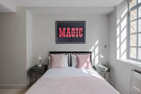 Circus of Colour - Farringdon - by Frankie Says