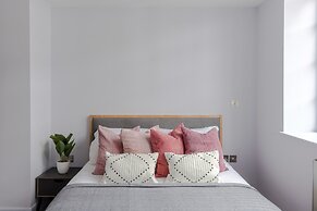 Law Order - Farringdon - by Frankie Says