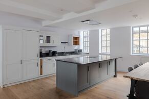 Law Order - Farringdon - by Frankie Says