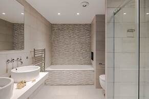 Law Order - Farringdon - by Frankie Says