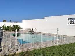 Calma Holiday Home 22606