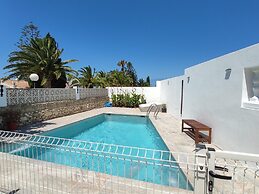 Calma Holiday Home 22606