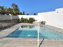 Calma Holiday Home 22606