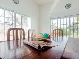 Calma Holiday Home 22606