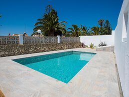 Calma Holiday Home 22606