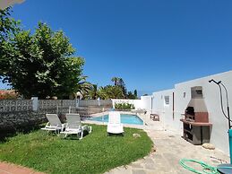 Calma Holiday Home 22606