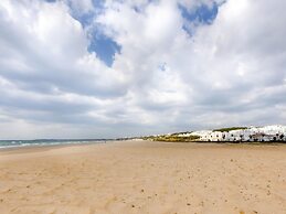 Calma Holiday Home 22606