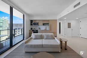 Contemporary Miami Getaway with Bay View