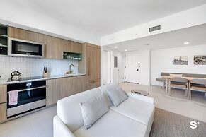 Contemporary Miami Getaway with Bay View