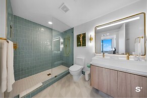 Contemporary Miami Getaway with Bay View