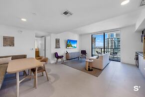 Contemporary Miami Getaway with Bay View