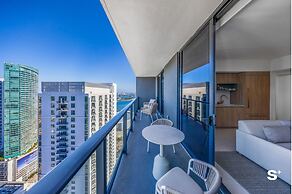 Contemporary Miami Getaway with Bay View