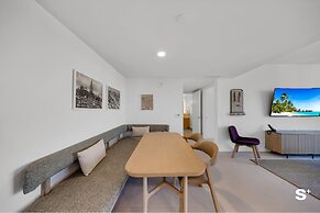 Contemporary Miami Getaway with Bay View