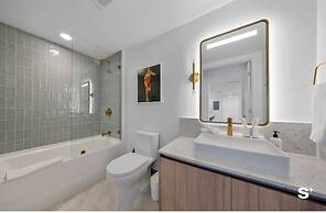 Contemporary Miami Getaway with Bay View