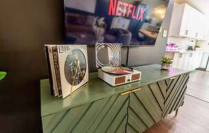 Iconic 3BD Entire House in The Heart Of Pittsburg