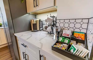 Iconic 3BD Entire House in The Heart Of Pittsburg