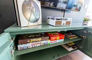 Iconic 3BD Entire House in The Heart Of Pittsburg