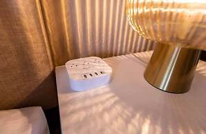 Iconic 3BD Entire House in The Heart Of Pittsburg