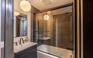 Iconic 3BD Entire House in The Heart Of Pittsburg