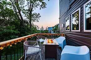 Iconic 3BD Entire House in The Heart Of Pittsburg