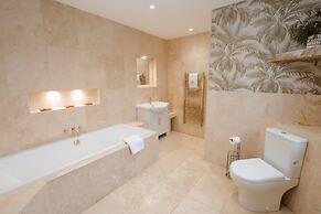 Luxury Langtoft Stud - Sleeps 10